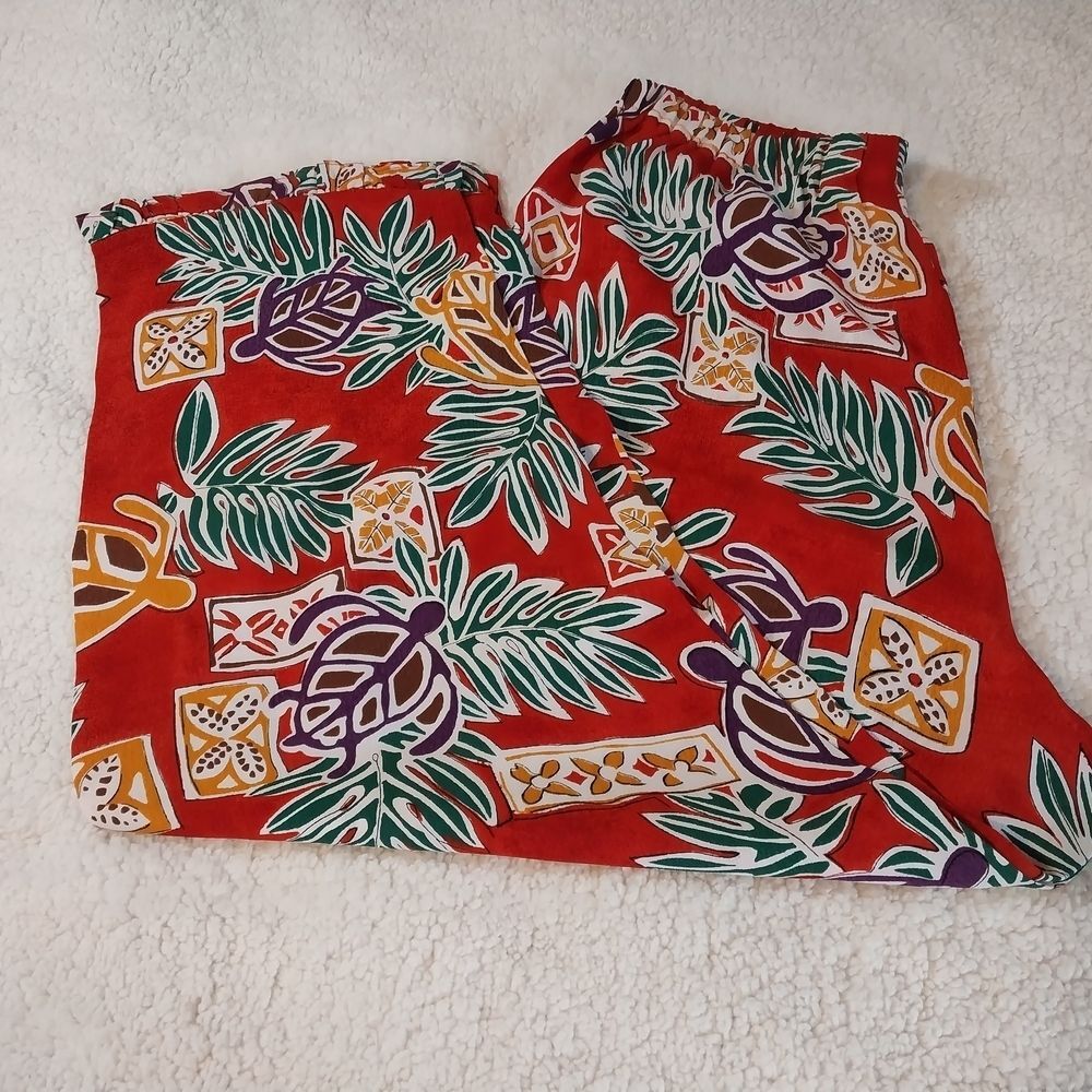 Chicos Women's Size 2 Vibrant Red Tropical Print Pants Perfect For Sand & Water